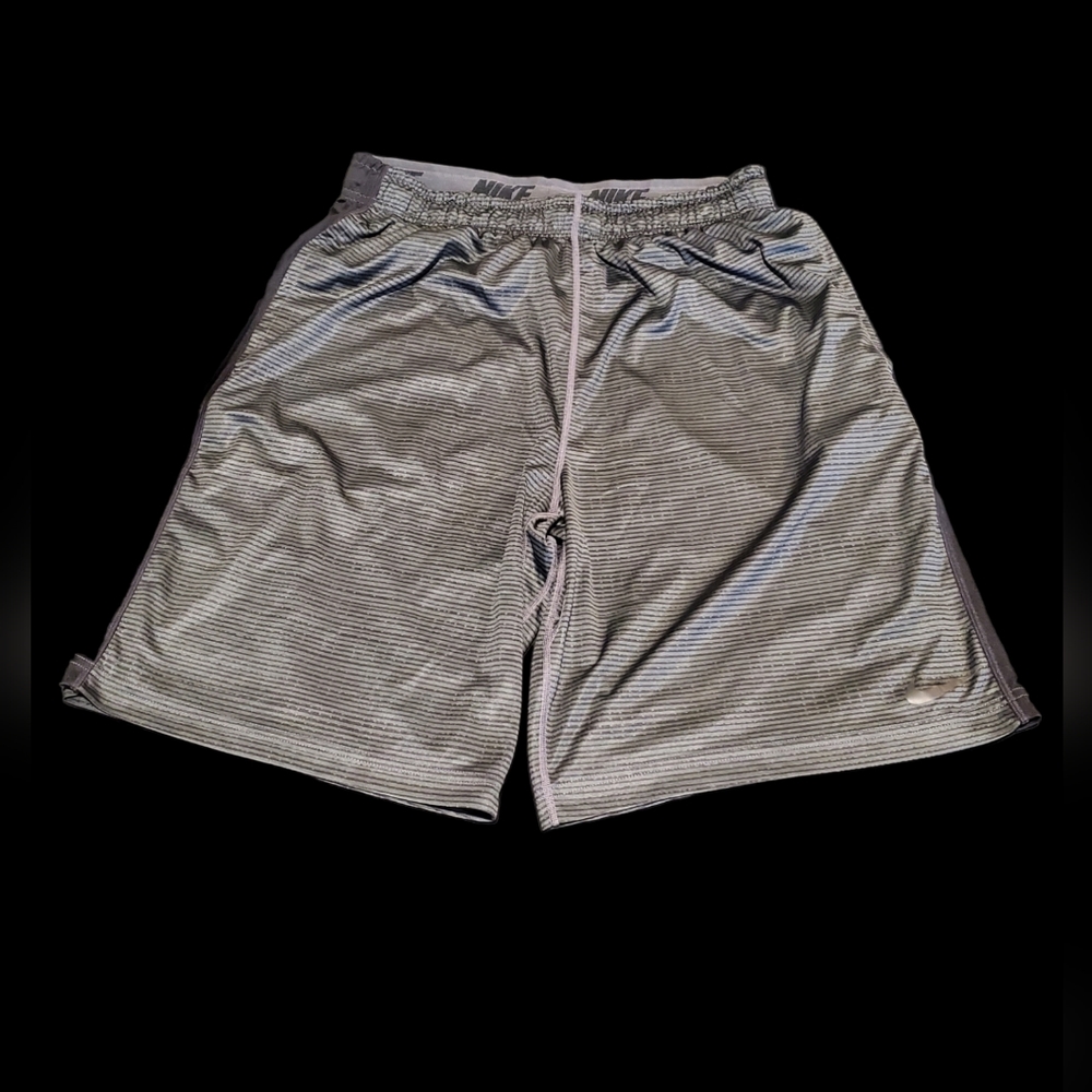 NIKE TRAINING BLACK SHORTS 10" SIZE LARGE